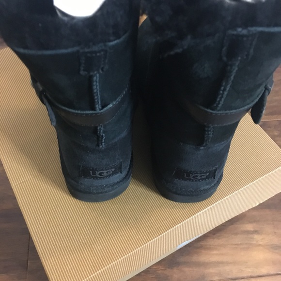 Ugg Nash Genuine Shearling Lined Boot - Picture 9 of 13
